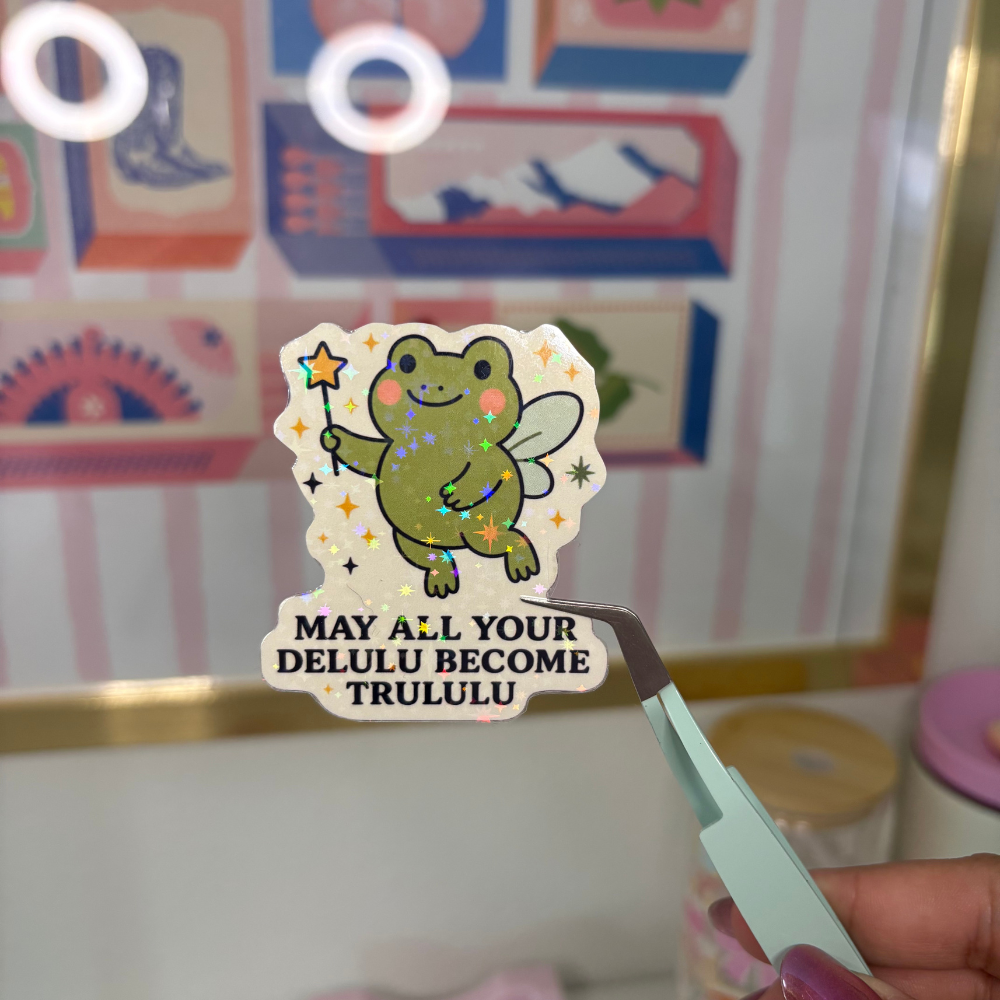 Sticker Rana Hada "Que Todos Tus Delulu se Conviertan en Trululu" 🐸✨
